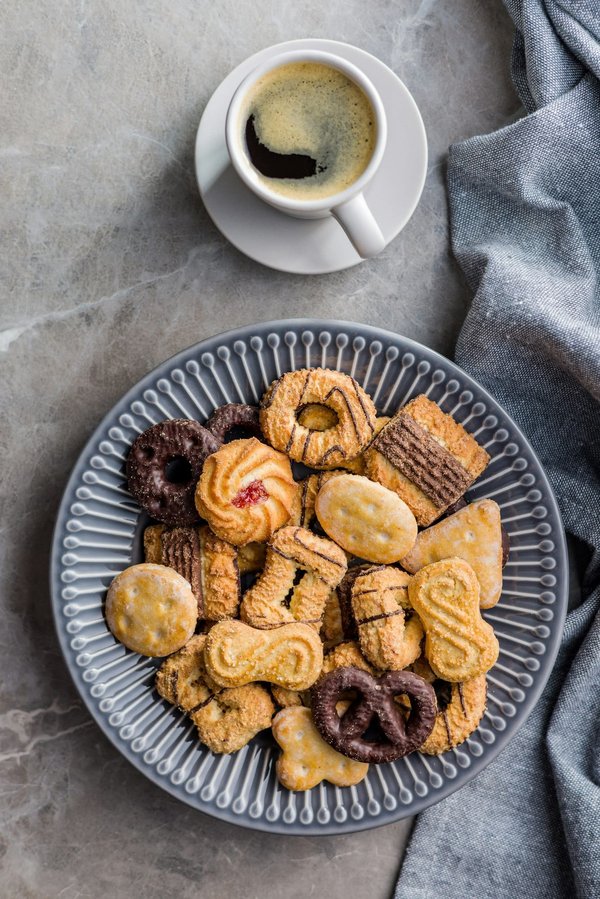 Come fare dei biscotti di frolla montata con vaniglia e zucchero a velo?